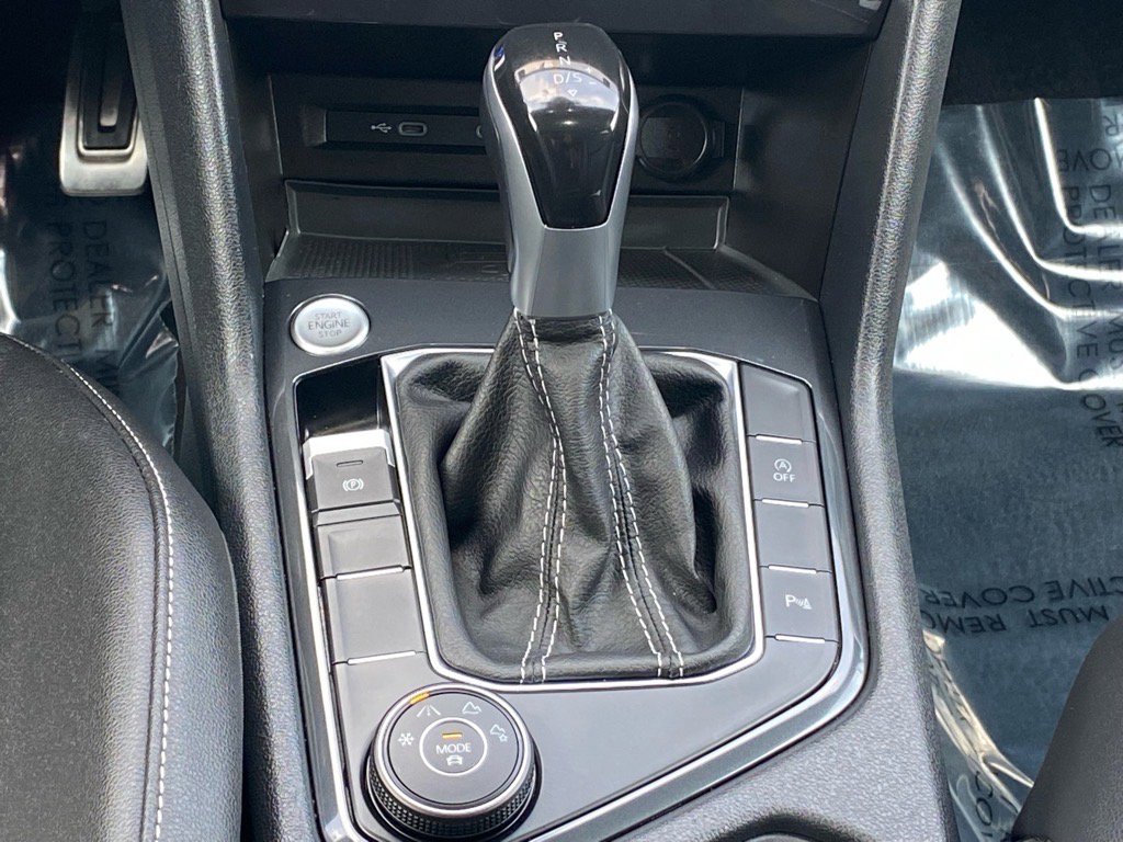 Used 2022 Volkswagen Tiguan SE R-Line image 11