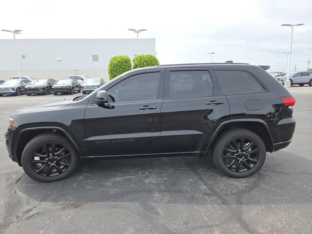 Used 2017 Jeep Grand Cherokee Altitude AWD/4WD image 17