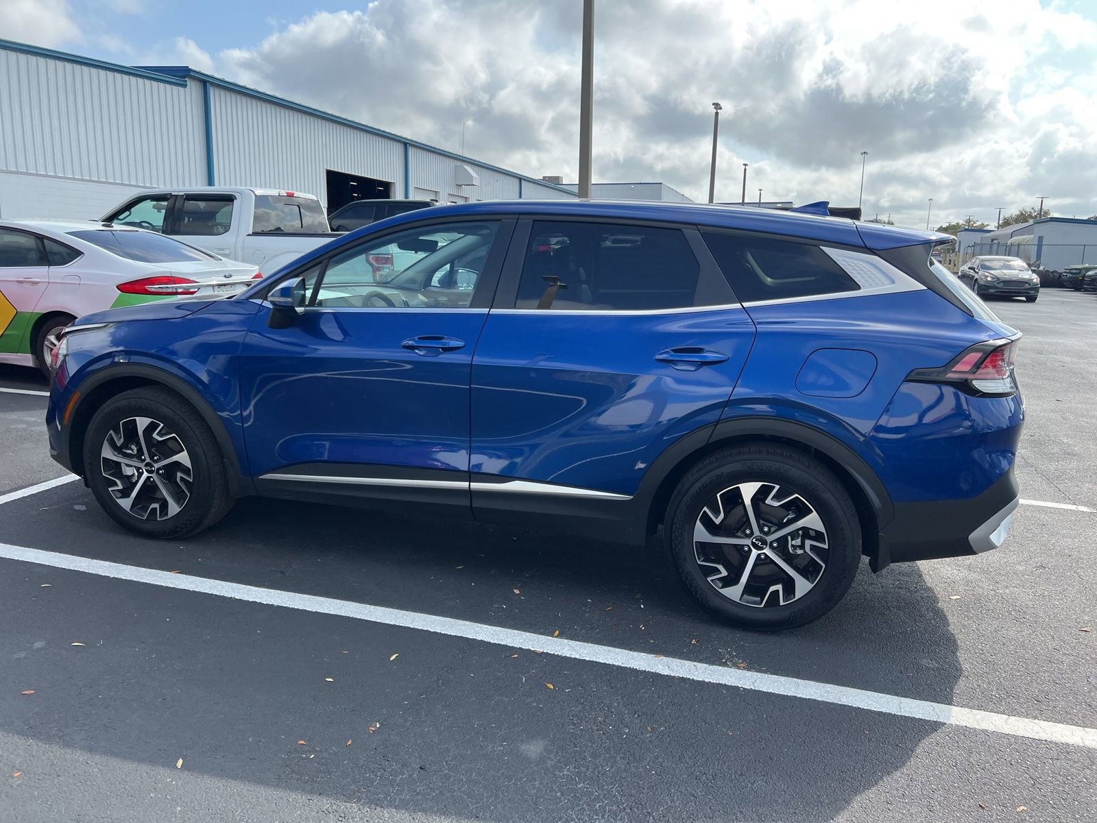 Used 2025 Kia Sportage EX image 14