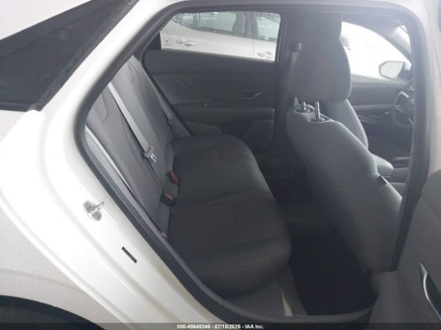 Used 2021 Hyundai Elantra SE FWD image 8