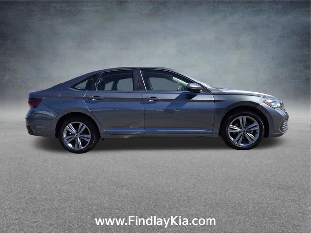 Used 2024 Volkswagen Jetta SE image 5