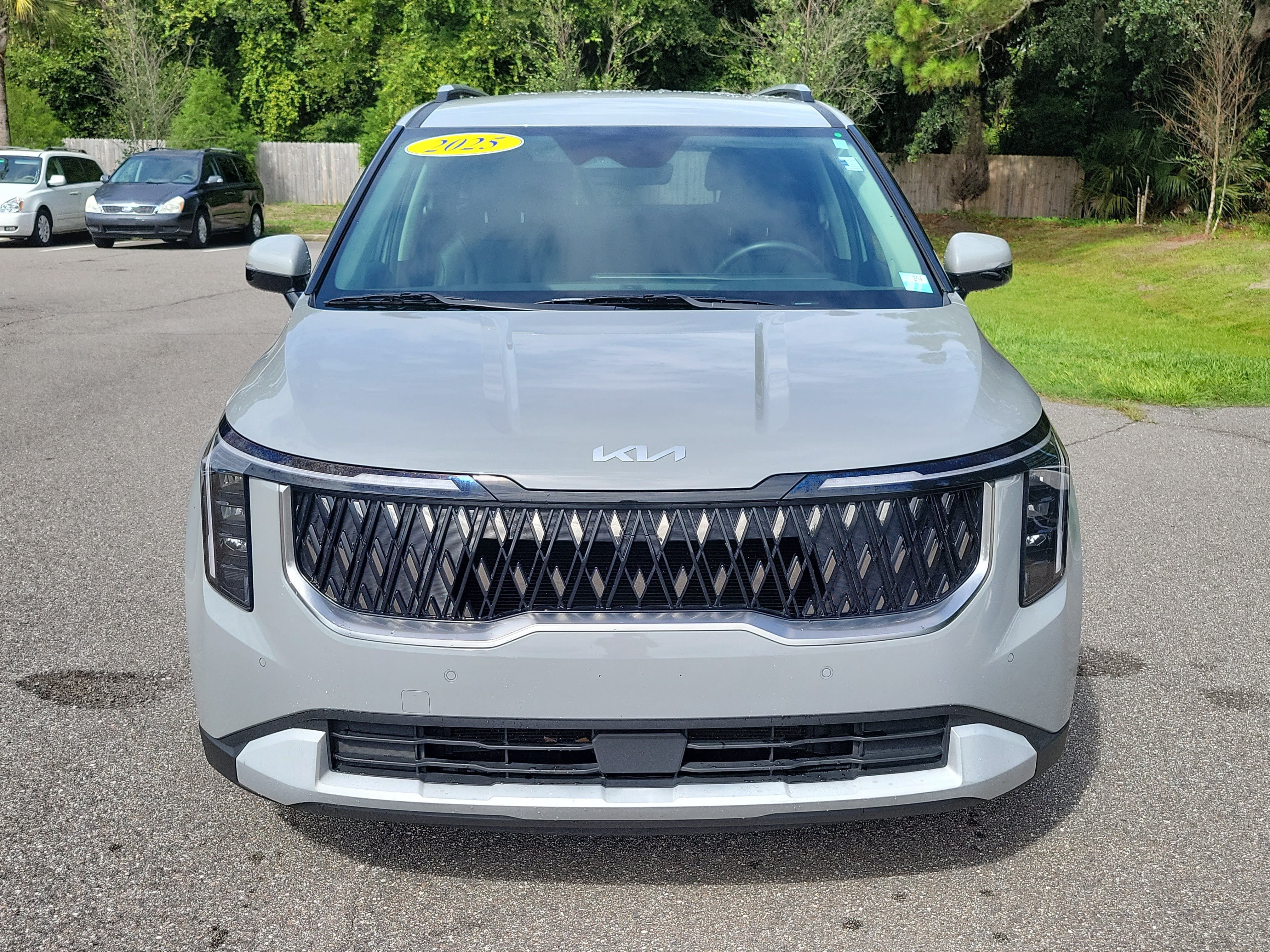Certified 2025 Kia Carnival EX FWD image 2