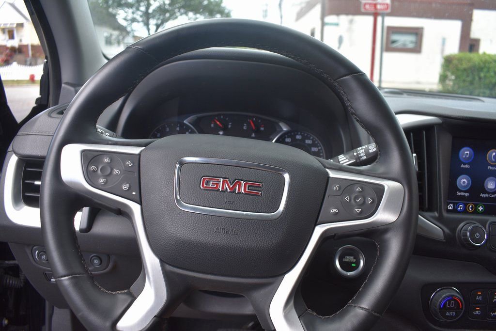 Used 2023 GMC Terrain SLT image 14