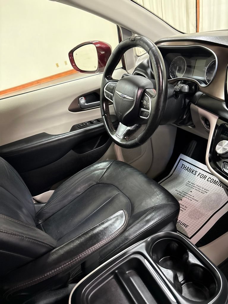 Used 2019 Chrysler Pacifica Touring-L FWD image 26