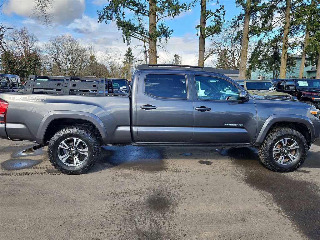 Used 2018 Toyota Tacoma TRD Sport w/ Technology Package image 8