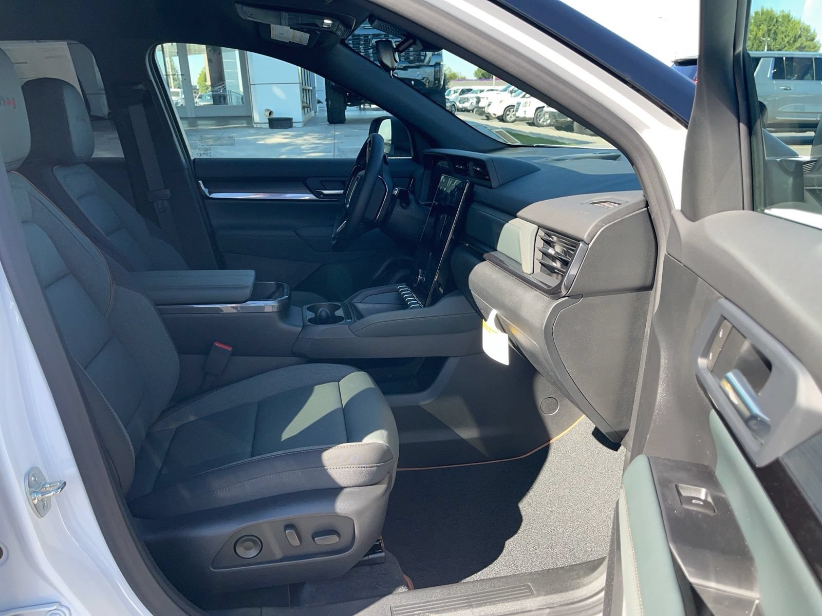 New 2026 GMC Terrain AT4 w/ Convenience Package III AWD/4WD image 13
