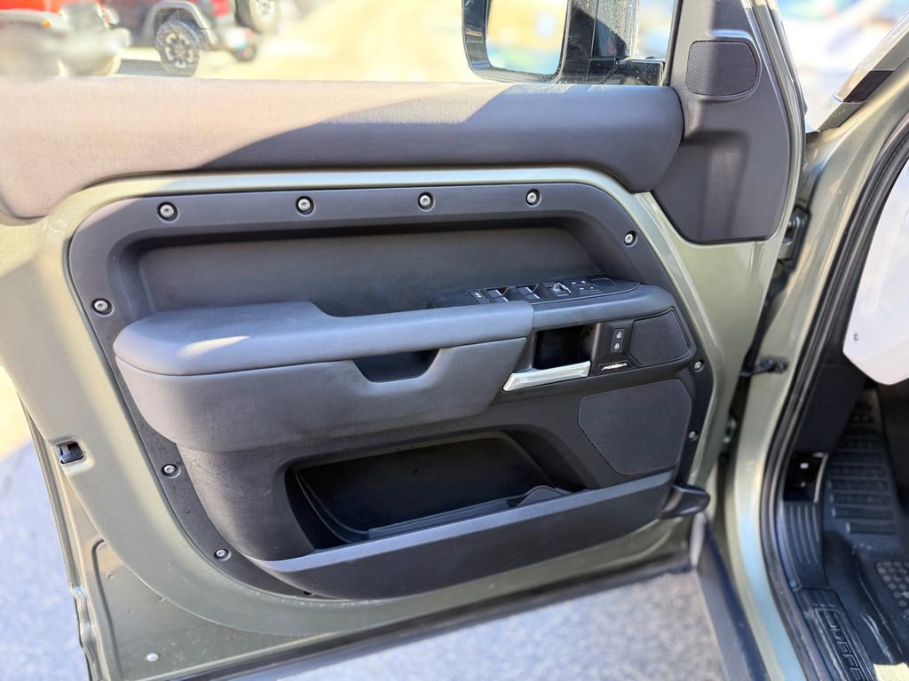 Used 2025 Land Rover Defender 110 S image 20