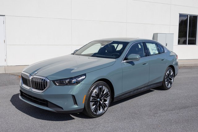 New 2026 BMW 530i xDrive w/ Premium Package image 1