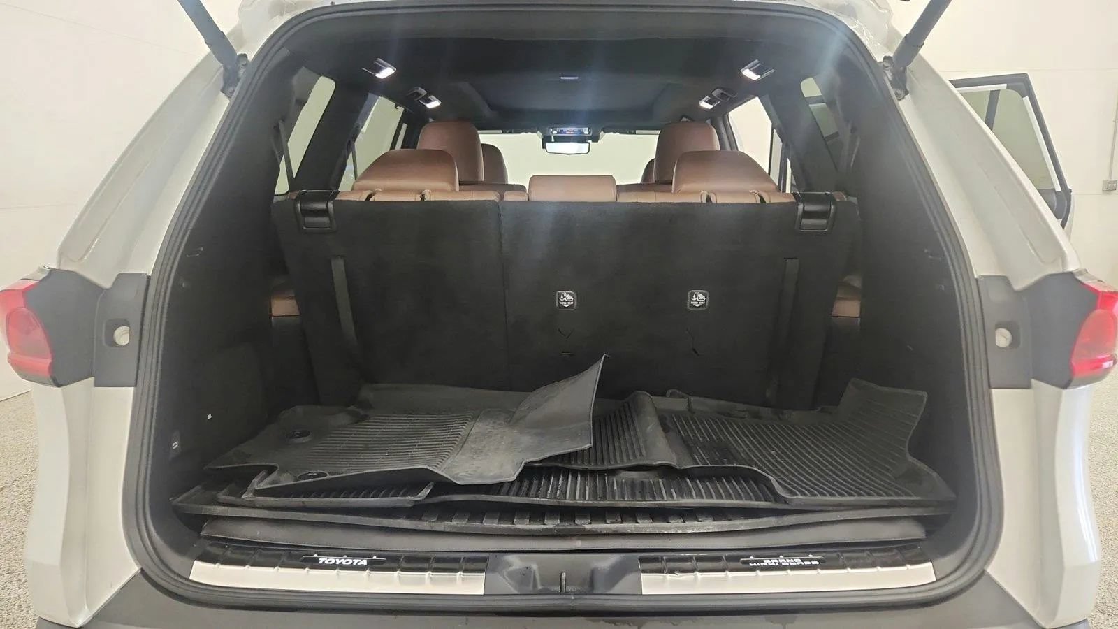 Used 2024 Toyota Grand Highlander AWD Hybrid image 37