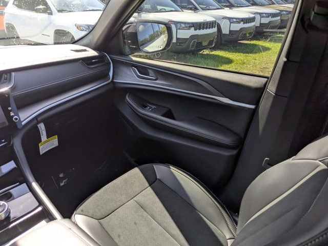 New 2026 Jeep Grand Cherokee Altitude image 18