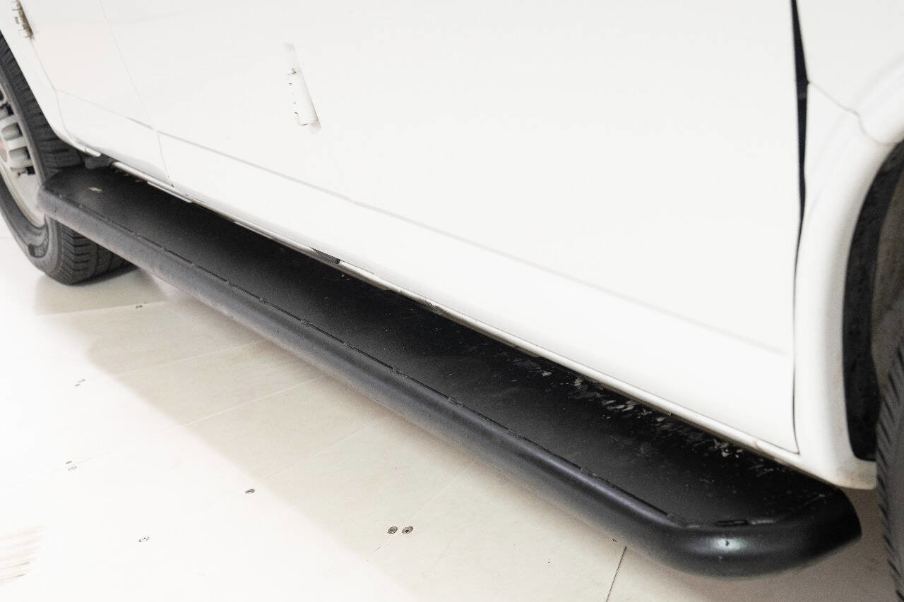 Used 2017 GMC Savana 2500 image 26