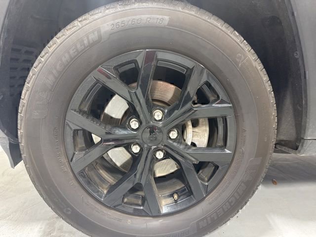 Used 2025 Jeep Grand Cherokee Altitude image 11