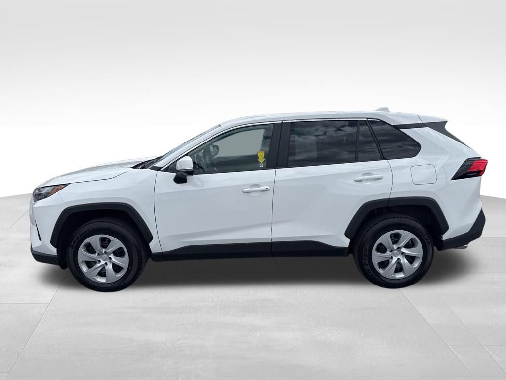 Used 2025 Toyota RAV4 LE AWD/4WD image 2
