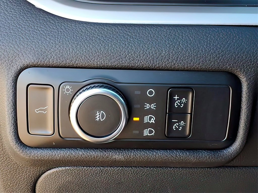 Used 2024 Ford Explorer XLT w/ Equipment Group 202A image 17