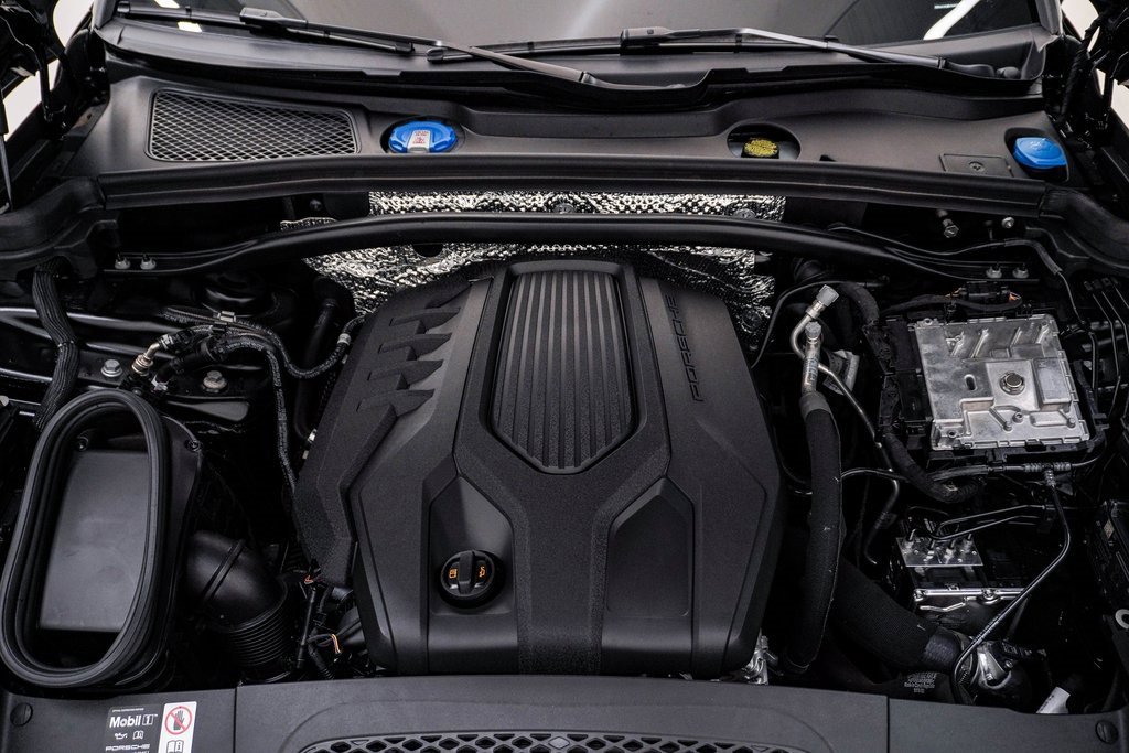 Certified 2025 Porsche Macan image 29