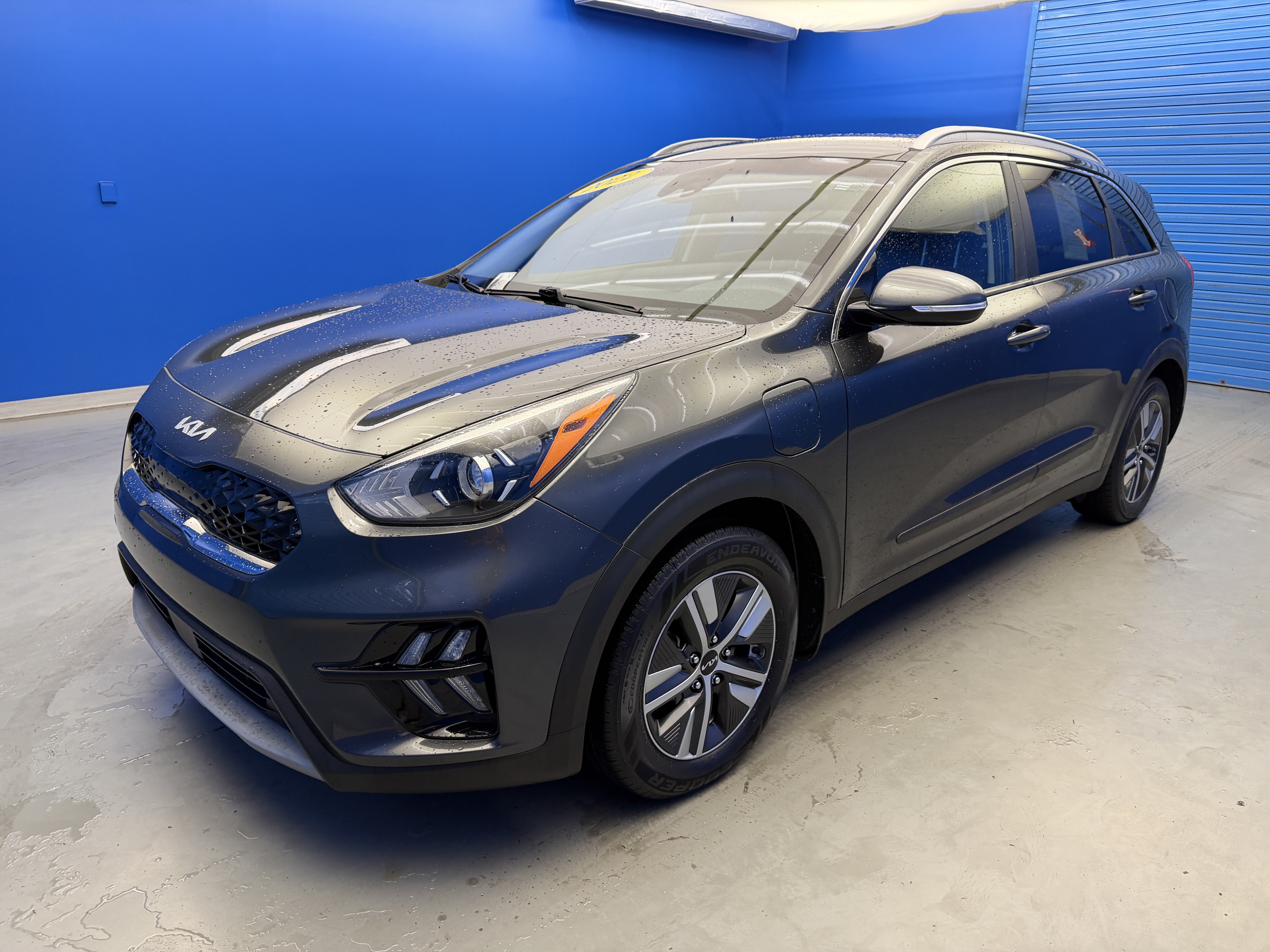 Used 2022 Kia Niro EX FWD image 4