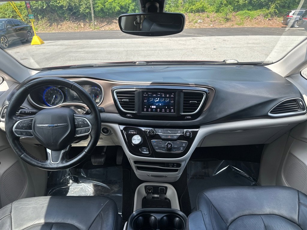 Used 2019 Chrysler Pacifica Touring-L image 21