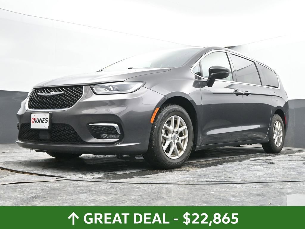 Used 2023 Chrysler Pacifica Touring-L image 70