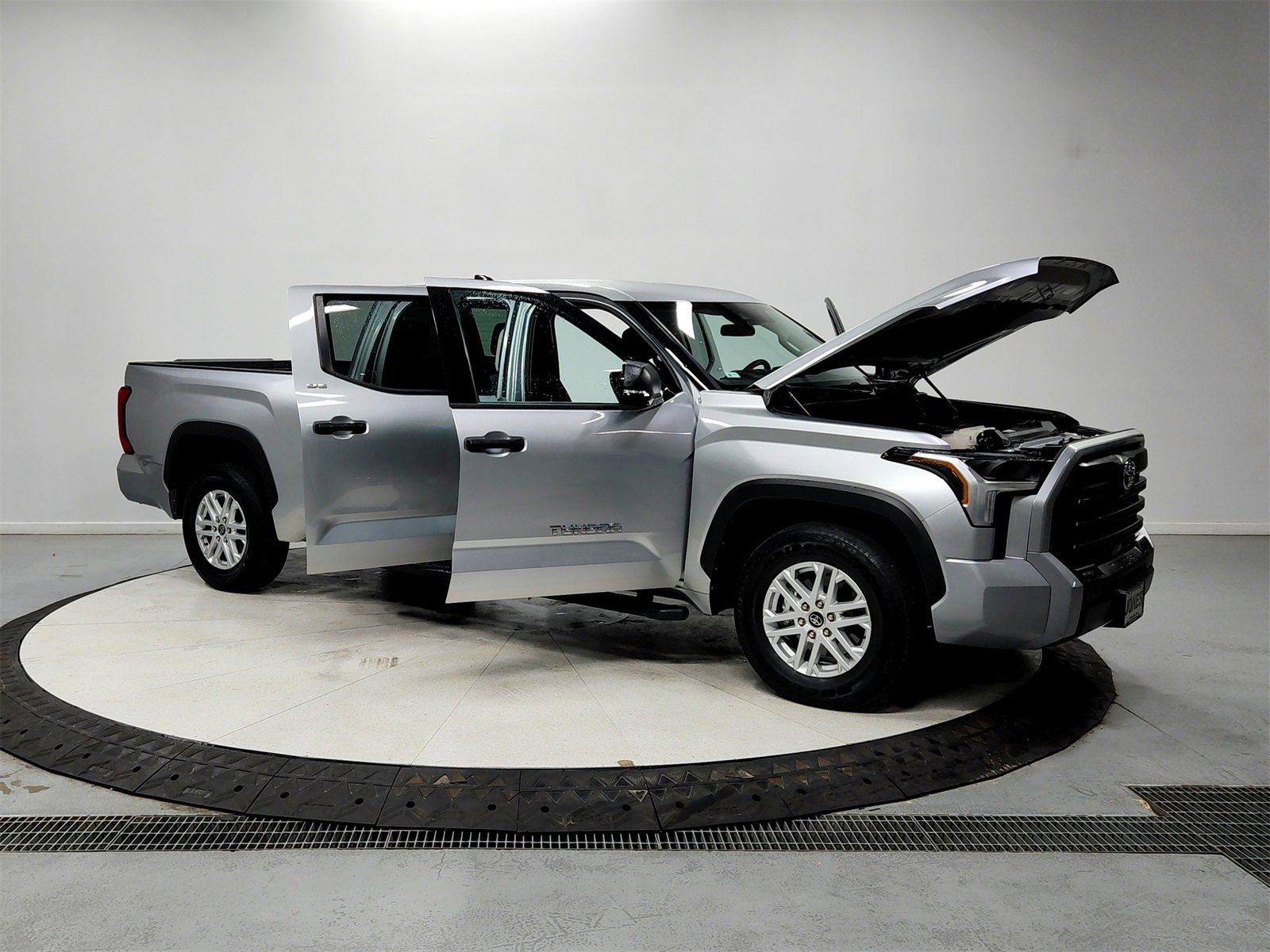 Used 2022 Toyota Tundra SR5 image 9
