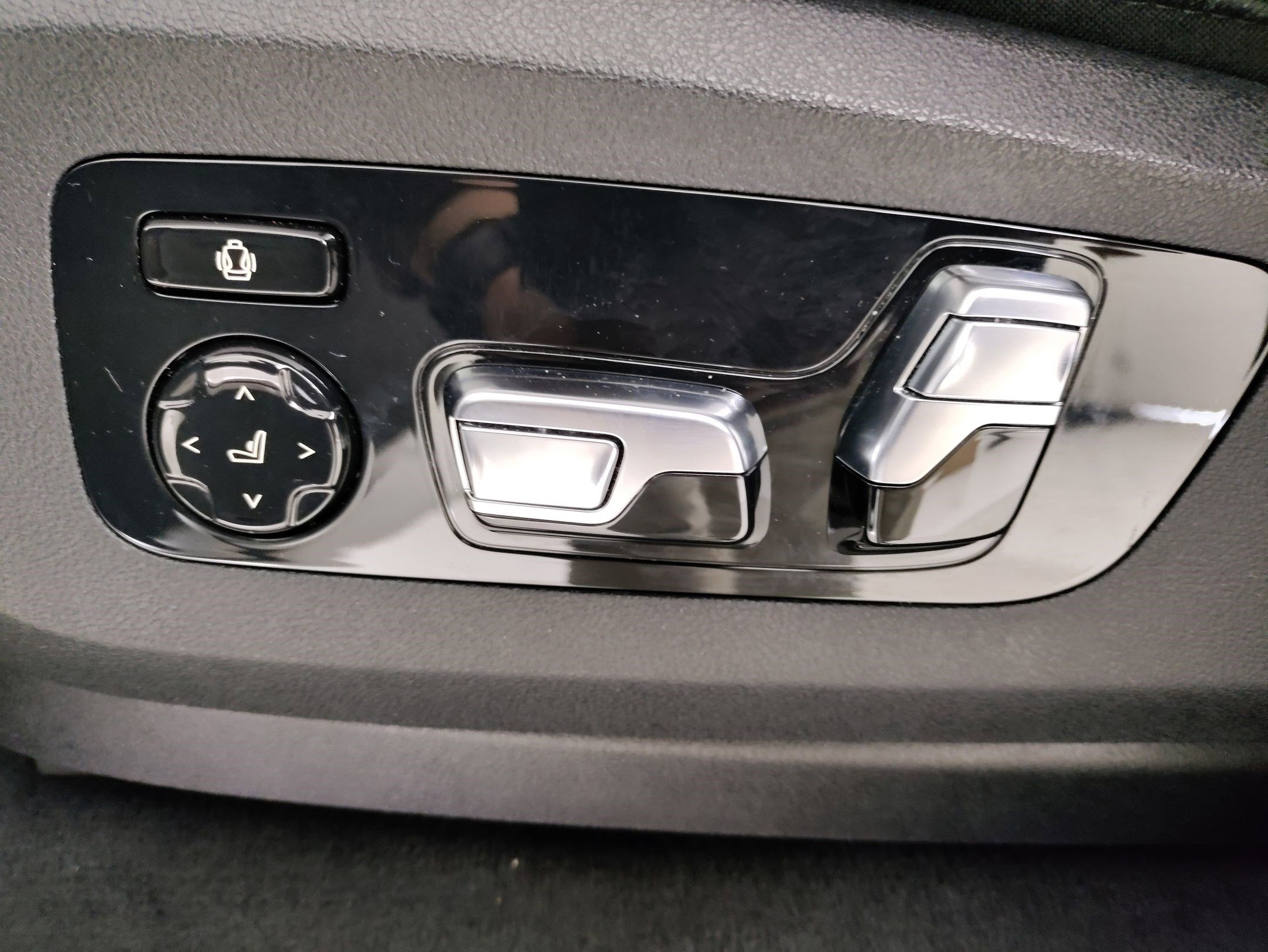 Certified 2023 BMW X7 xDrive40i w/ M Sport Package image 11