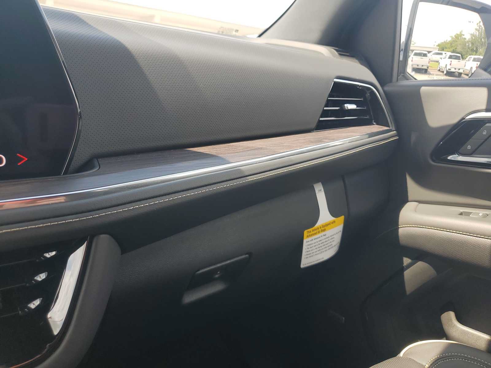 New 2025 Chevrolet Suburban Premier AWD/4WD image 18