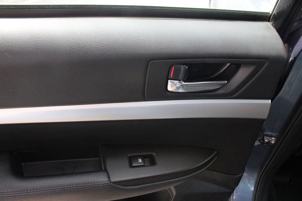 Used 2013 Subaru Outback 2.5i AWD/4WD image 45