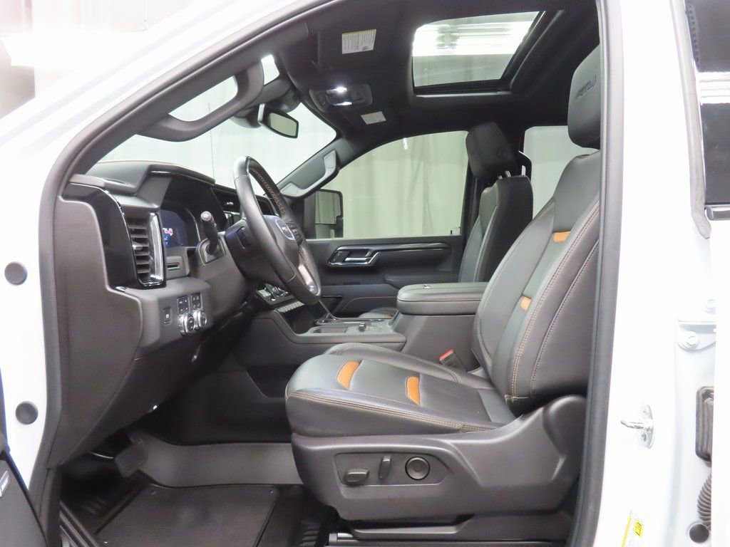 Used 2025 GMC Sierra 2500 AT4 AWD/4WD image 9
