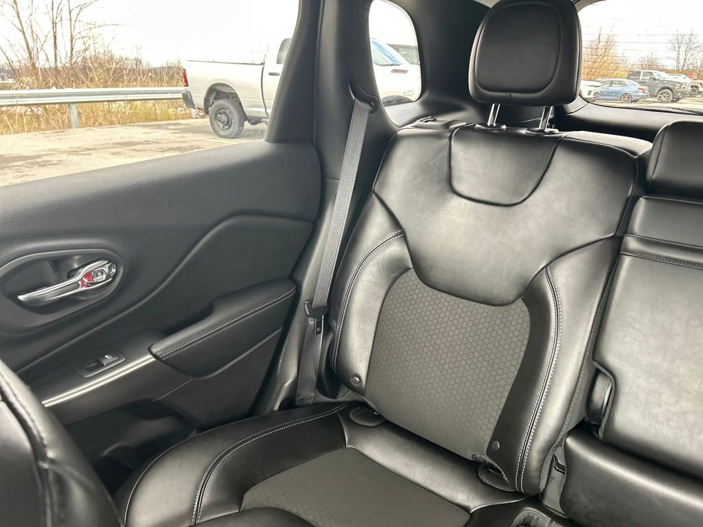 Used 2019 Jeep Cherokee Latitude Plus w/ Comfort/Convenience Group image 13