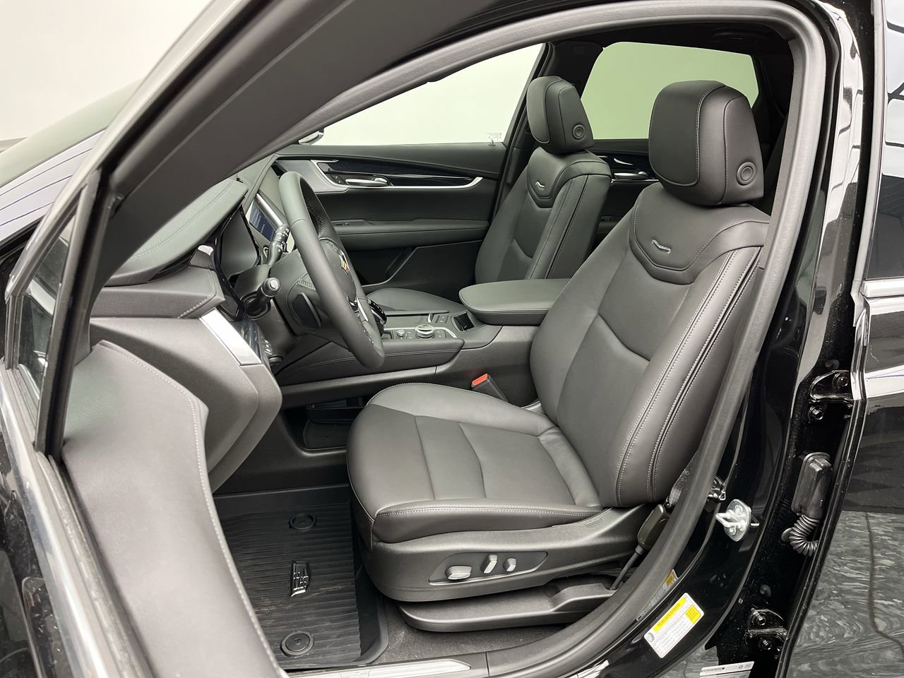New 2026 Cadillac XT5 Premium Luxury w/ LPO, Floor Liner Package AWD/4WD image 10