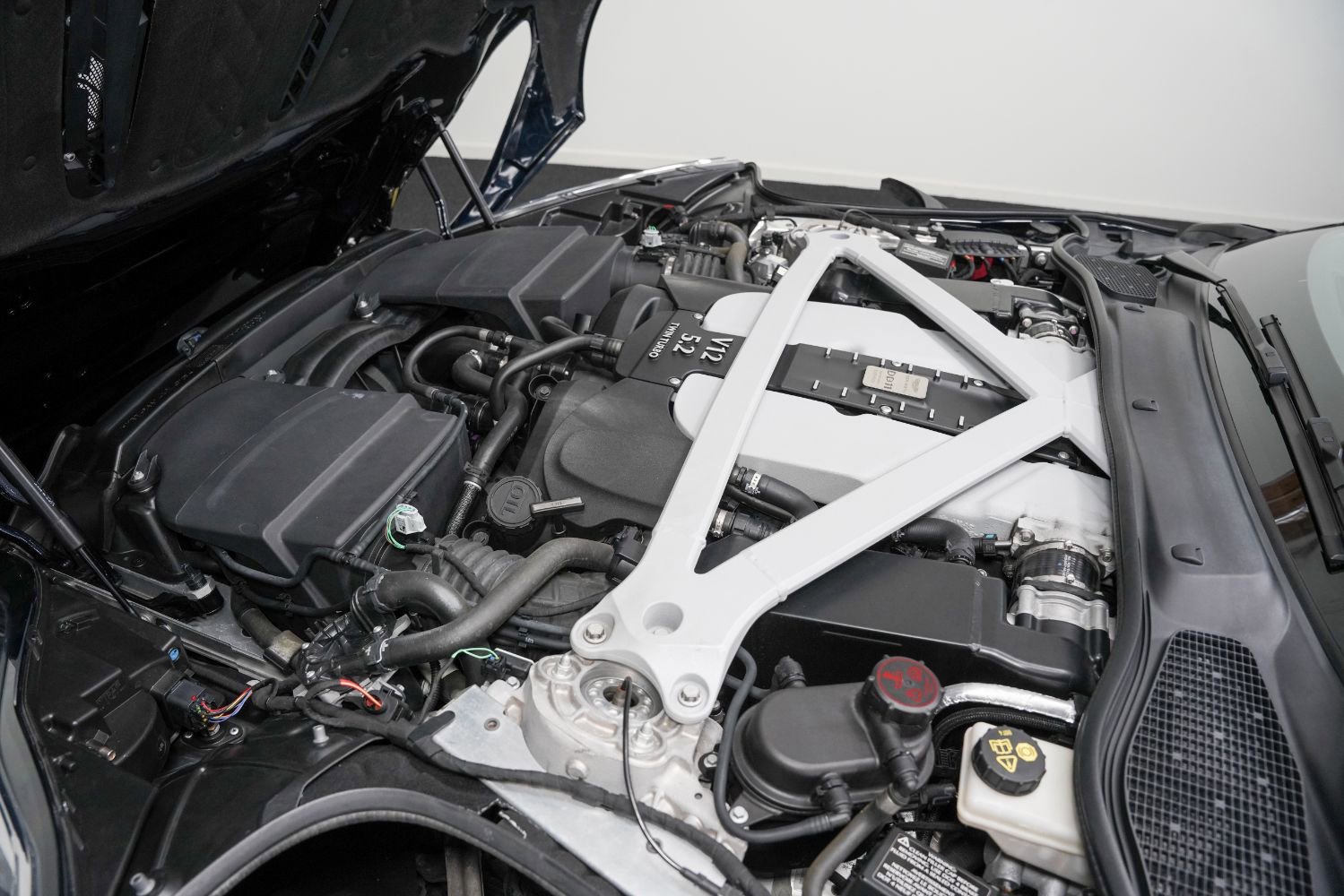 Used 2018 Aston Martin DB11 V12 image 46