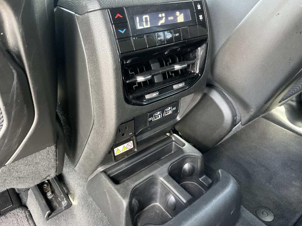 Used 2025 Jeep Grand Cherokee L Laredo w/ Luxury Tech Group I AWD/4WD image 14