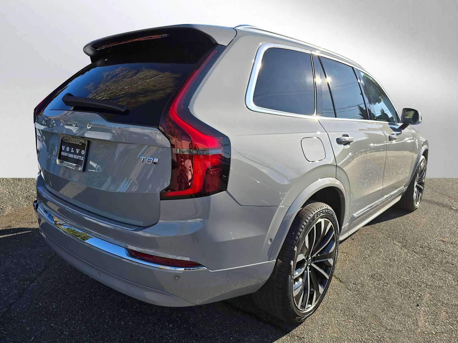 New 2026 Volvo XC90 T8 Plus w/ Protection Package Premier image 7