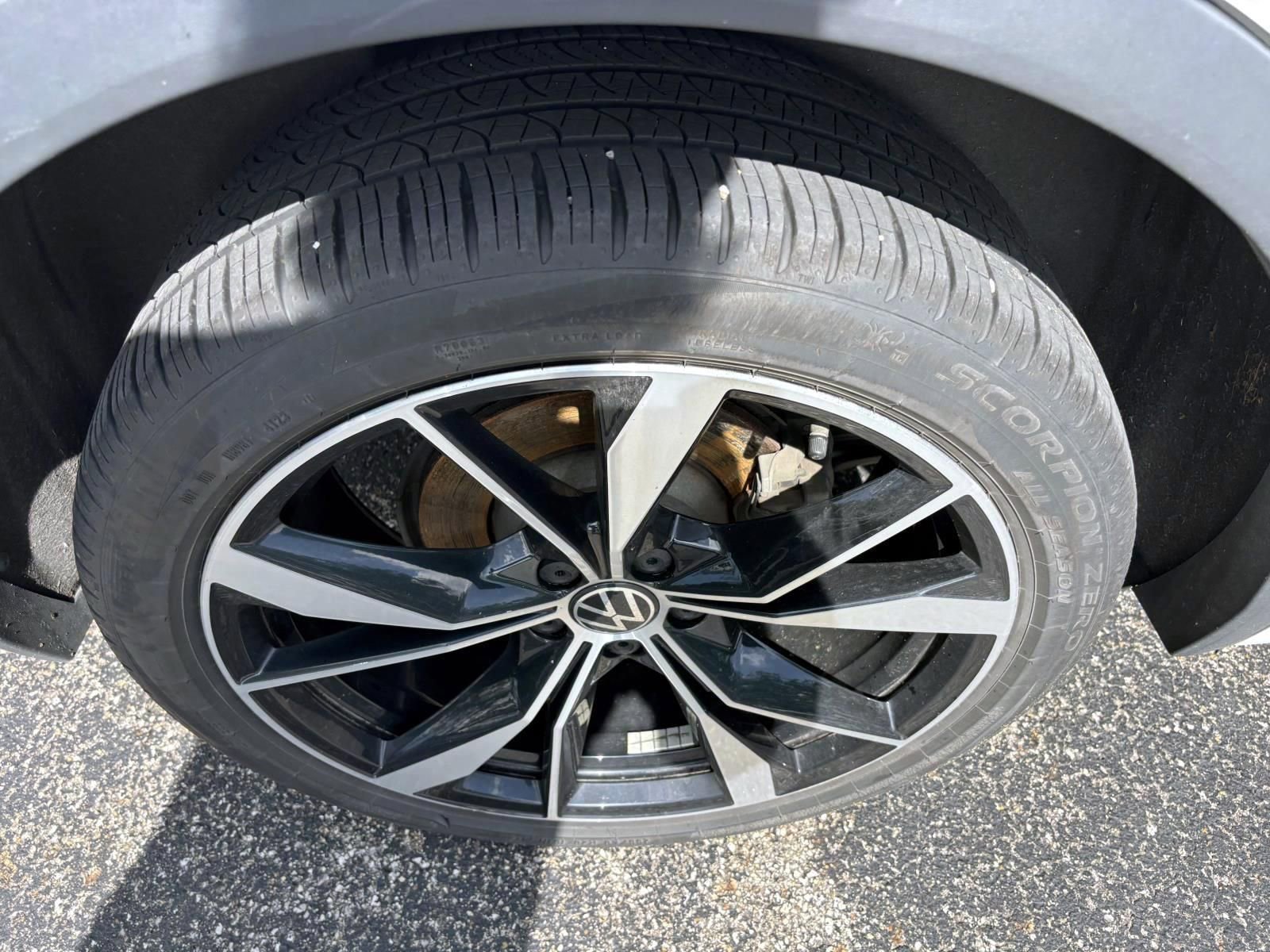 Used 2024 Volkswagen Tiguan SEL R-Line AWD/4WD image 10