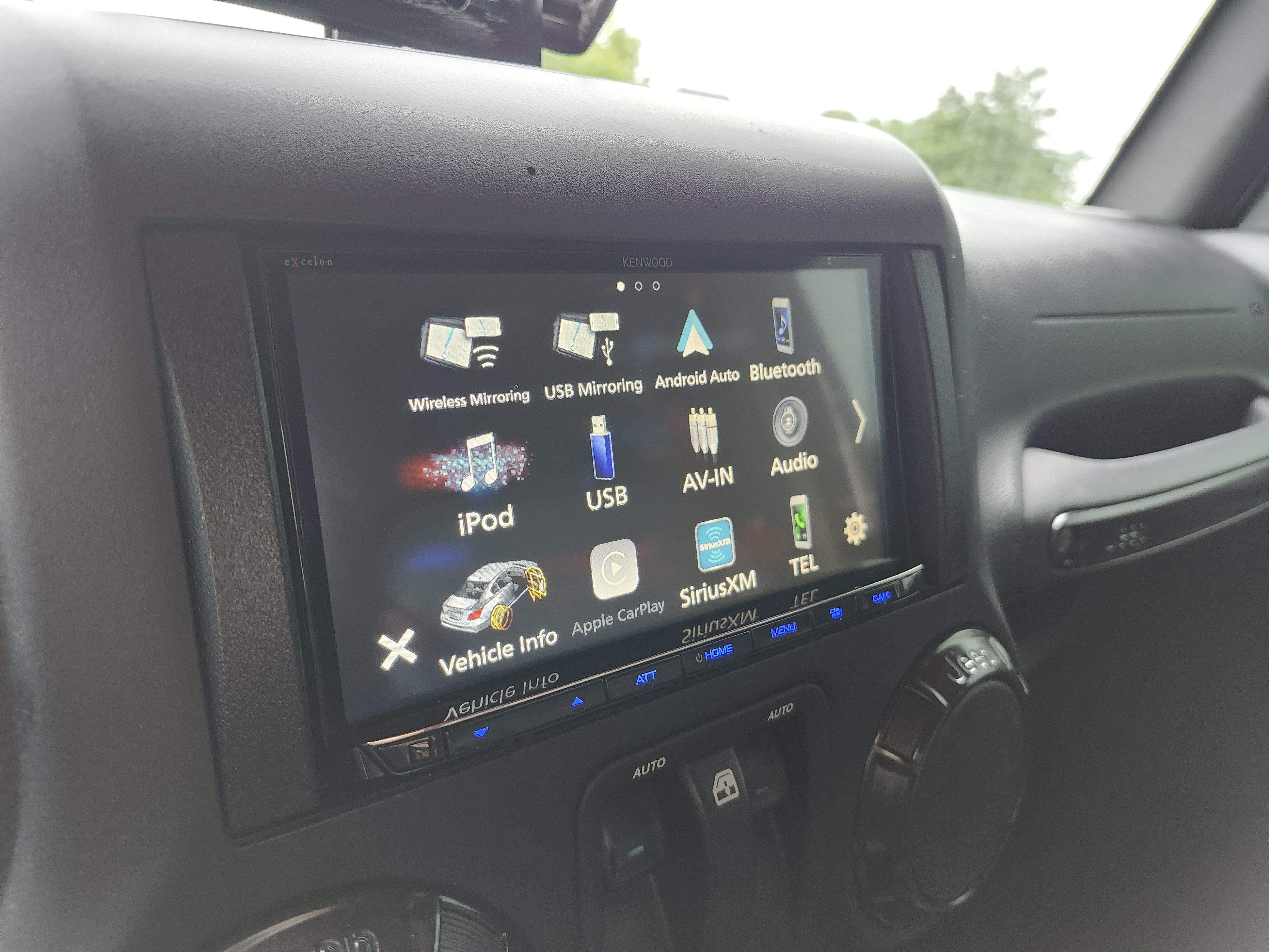 Used 2018 Jeep Wrangler Rubicon AWD/4WD image 2