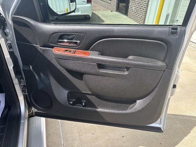 Used 2013 Chevrolet Avalanche LS w/ All-Star Edition AWD/4WD image 17