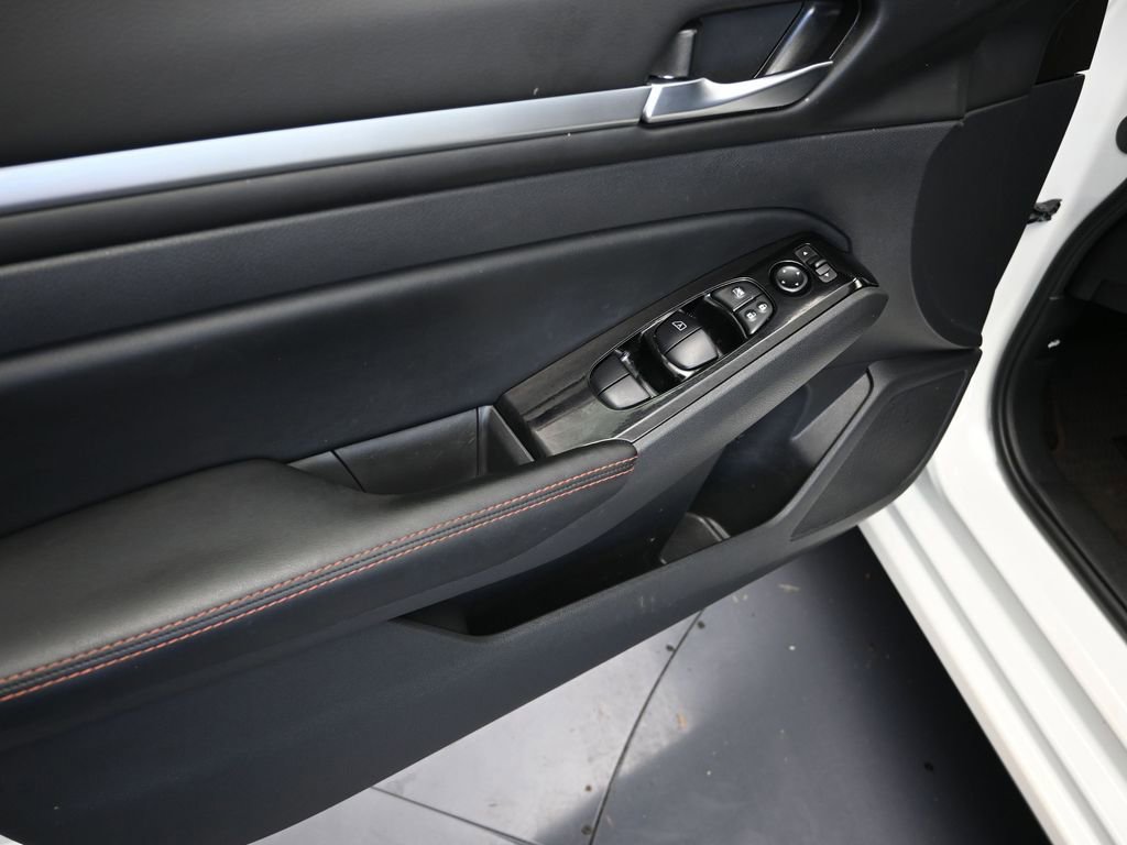Used 2024 Nissan Altima 2.5 SR image 11