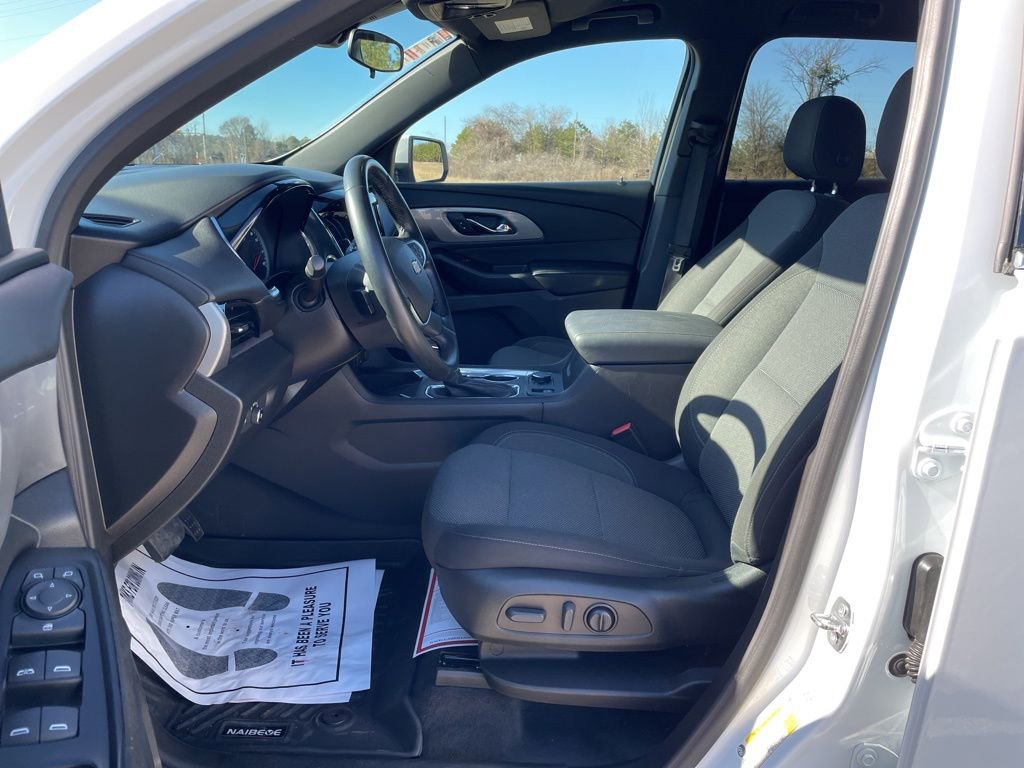 Used 2023 Chevrolet Traverse LT image 11