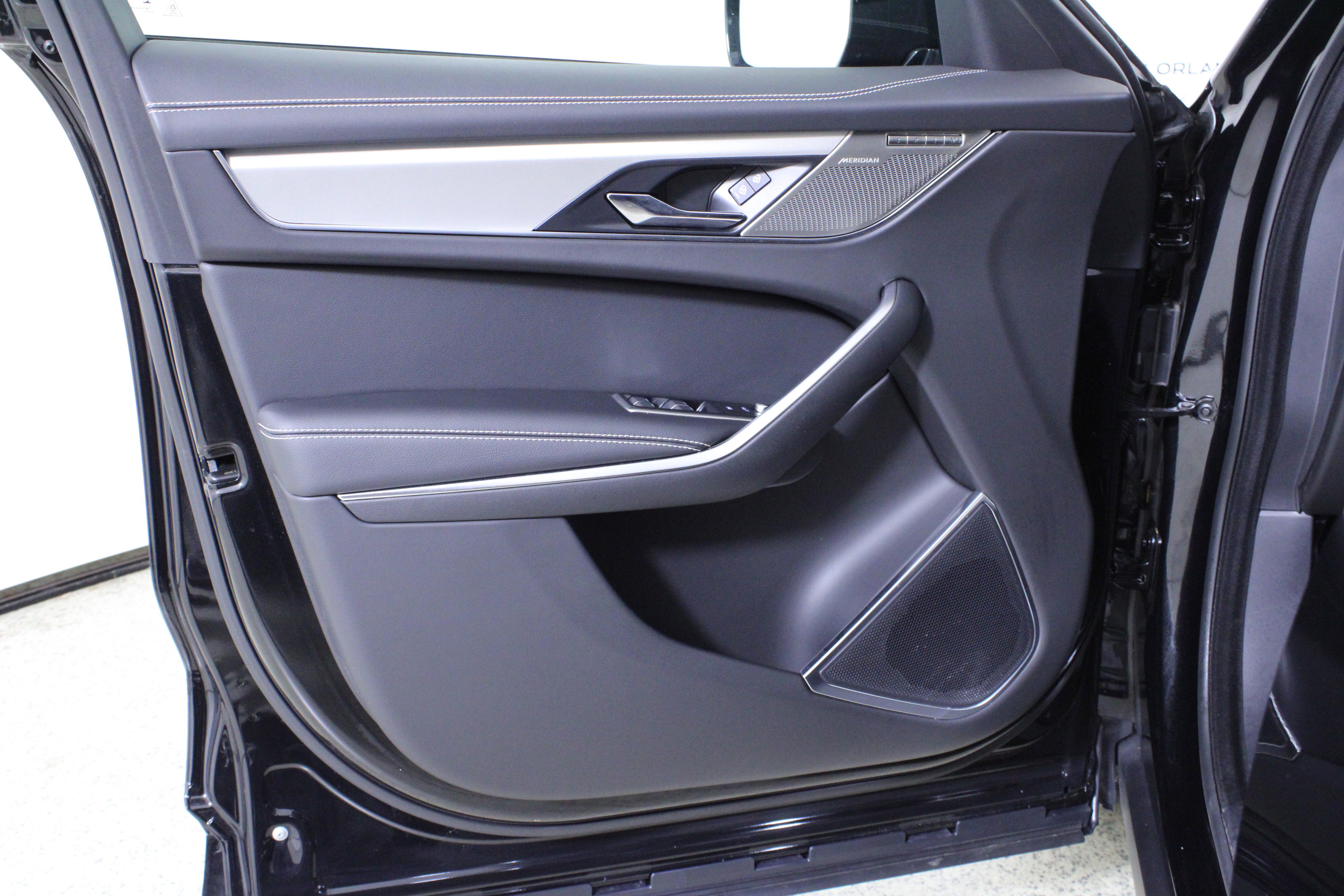 Used 2025 Jaguar F-PACE R-Dynamic S image 18