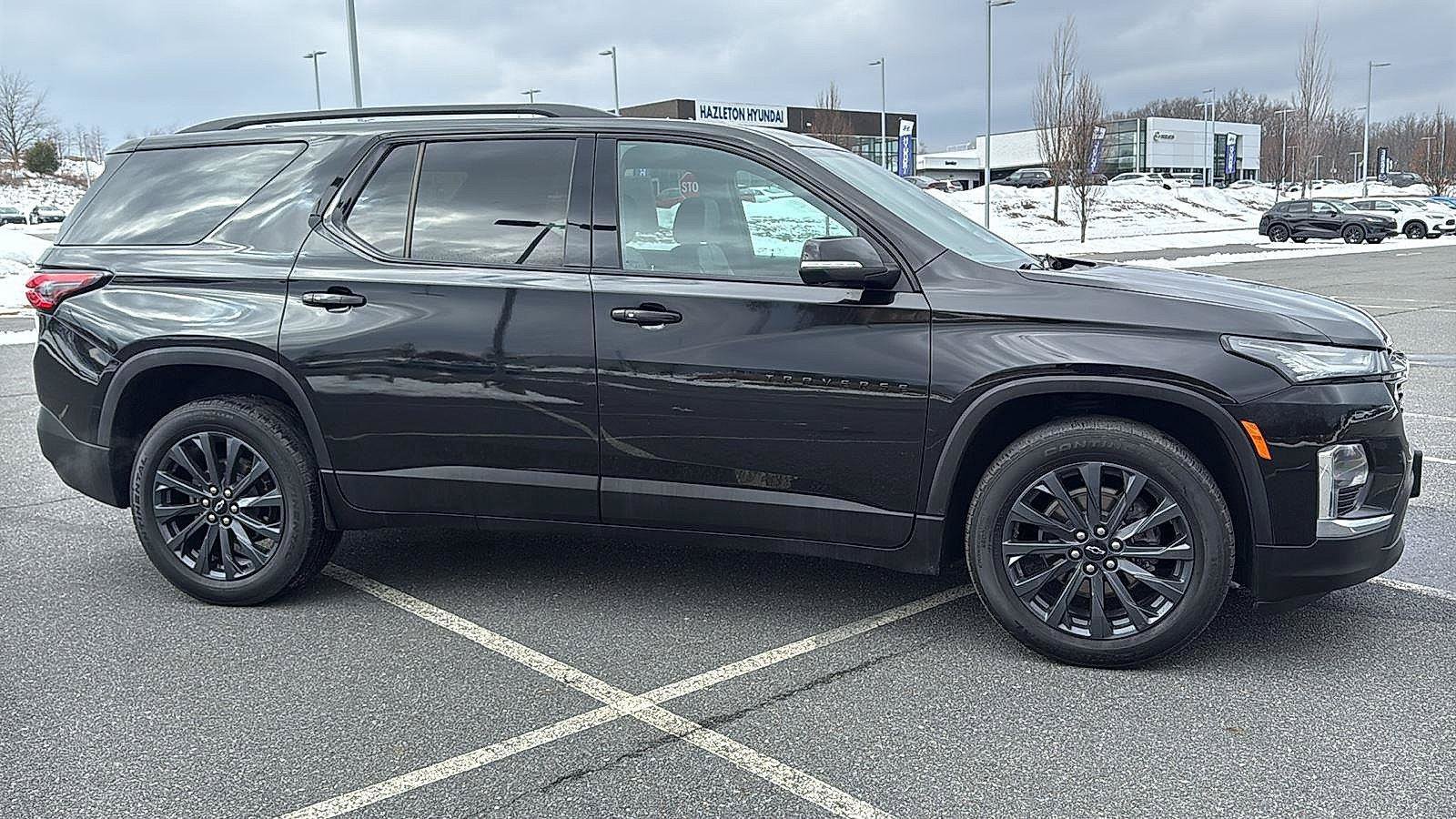 Used 2023 Chevrolet Traverse RS w/ LPO, Cargo Package AWD/4WD image 3
