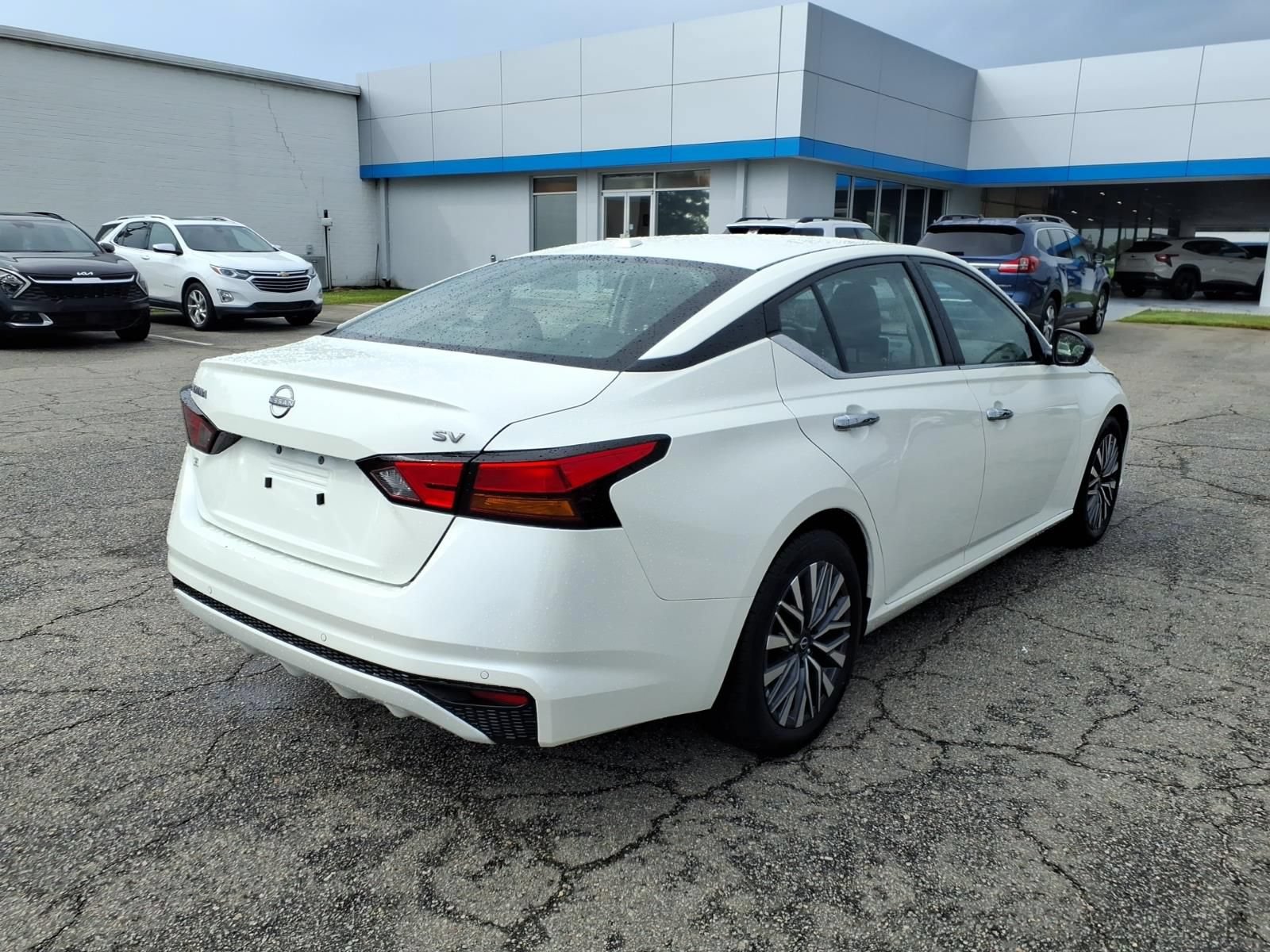 Used 2024 Nissan Altima 2.5 SV FWD image 5