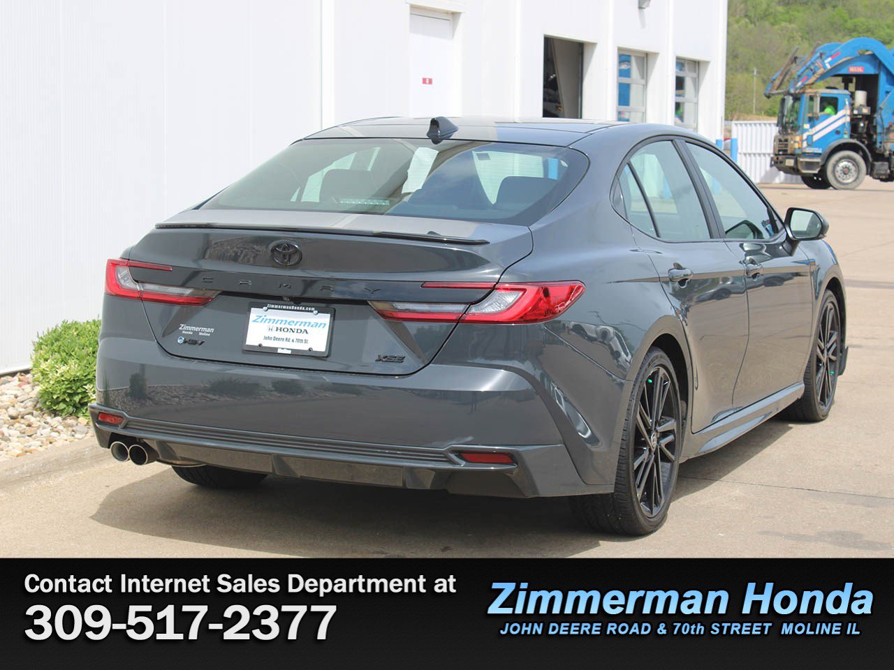 Used 2025 Toyota Camry XSE FWD image 2