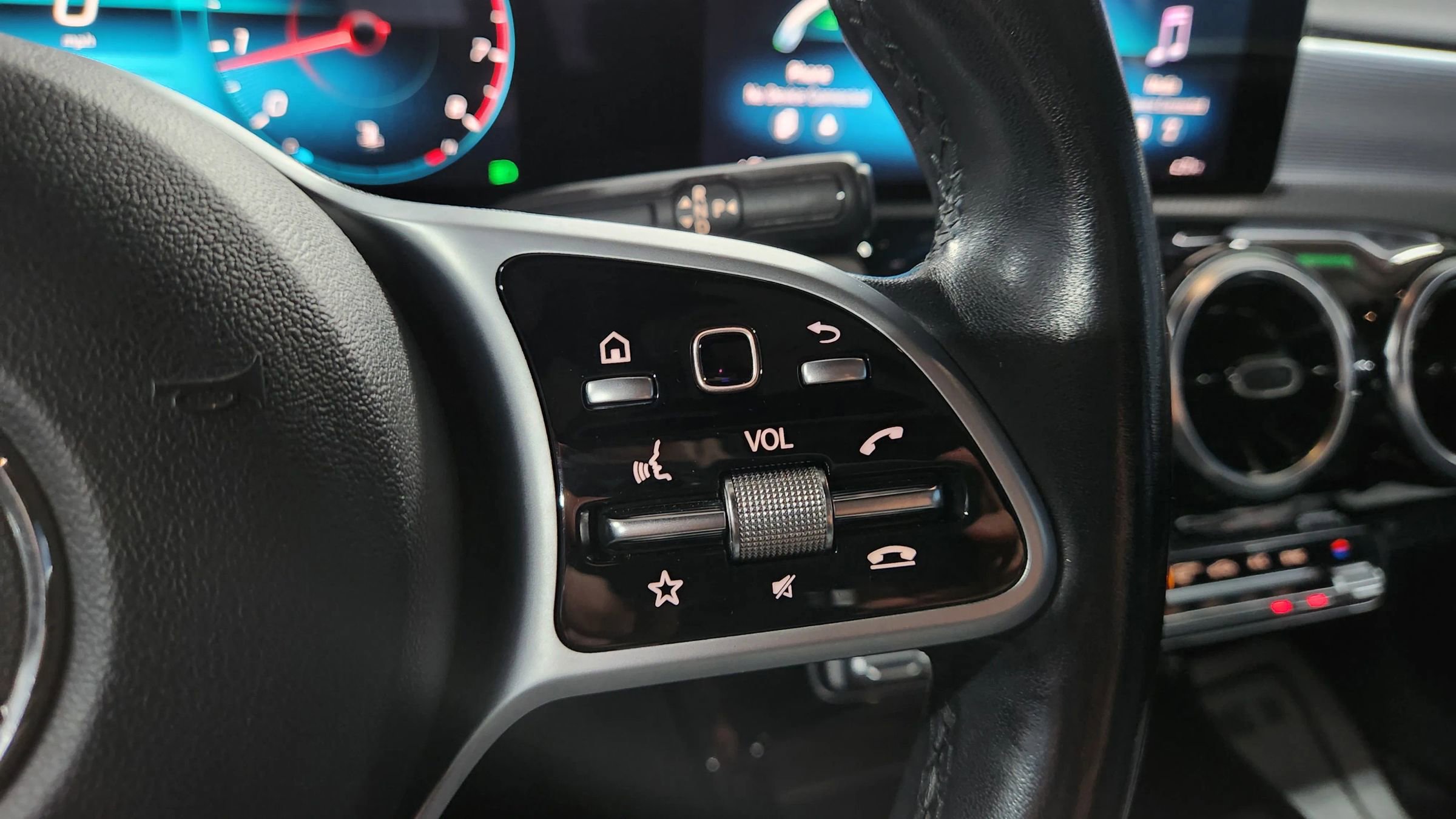 Used 2020 Mercedes-Benz A 220 4MATIC w/ Premium Package image 31