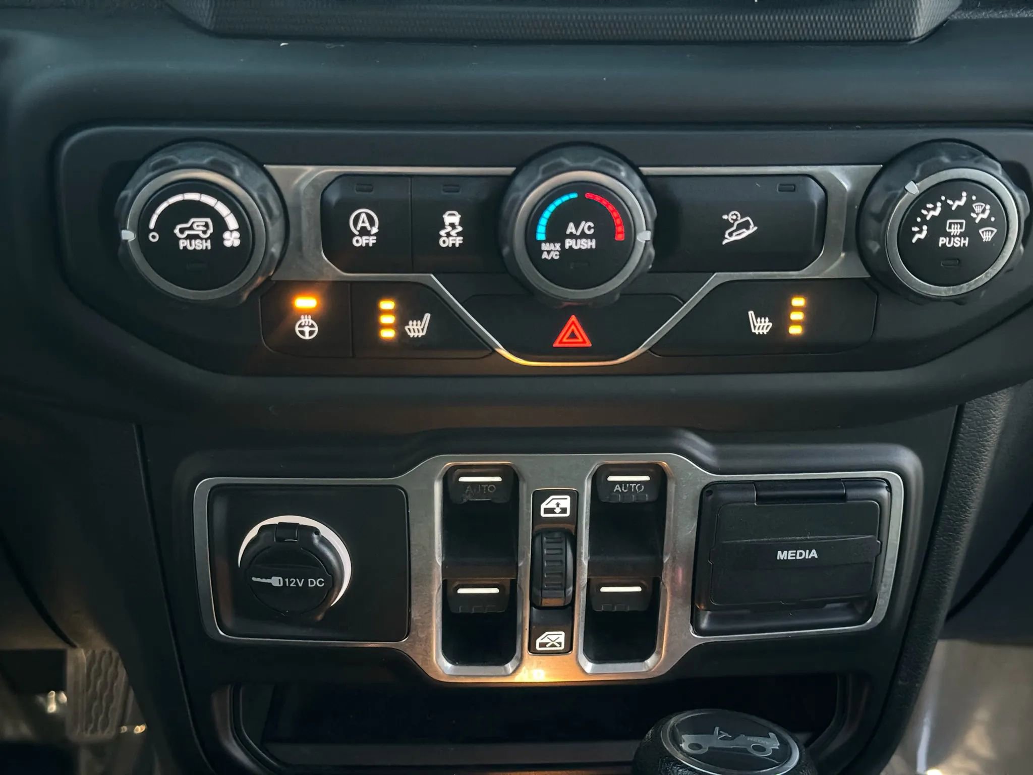 Used 2018 Jeep Wrangler Unlimited Sport S image 27
