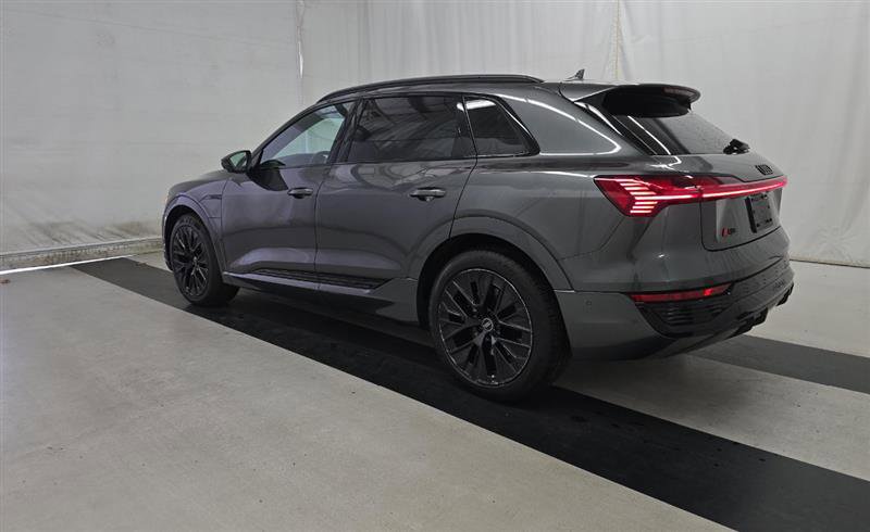 Used 2024 Audi Q8 e-tron Prestige image 15