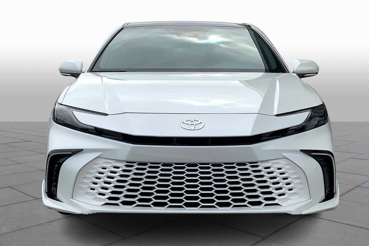 Used 2025 Toyota Camry XSE image 3