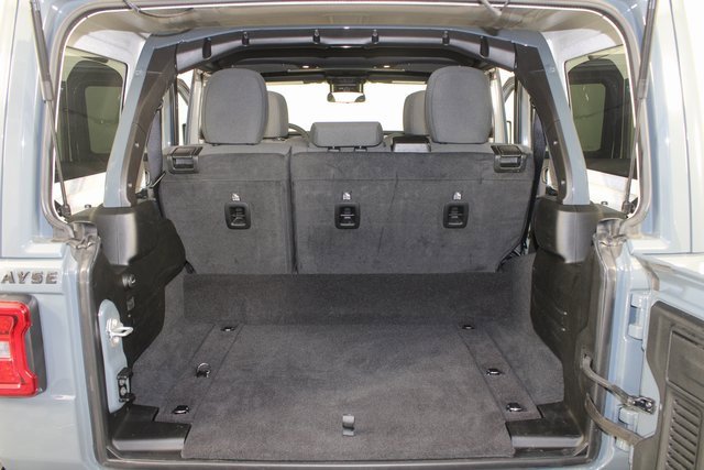 Used 2025 Jeep Wrangler Unlimited Sahara image 17