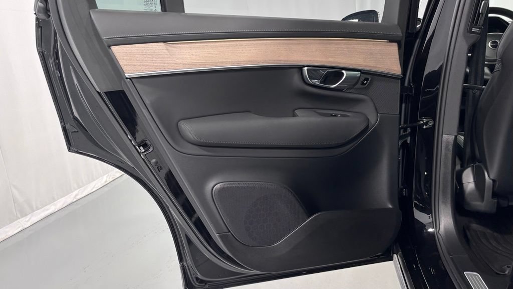 Certified 2026 Volvo XC90 B6 Plus AWD/4WD image 23