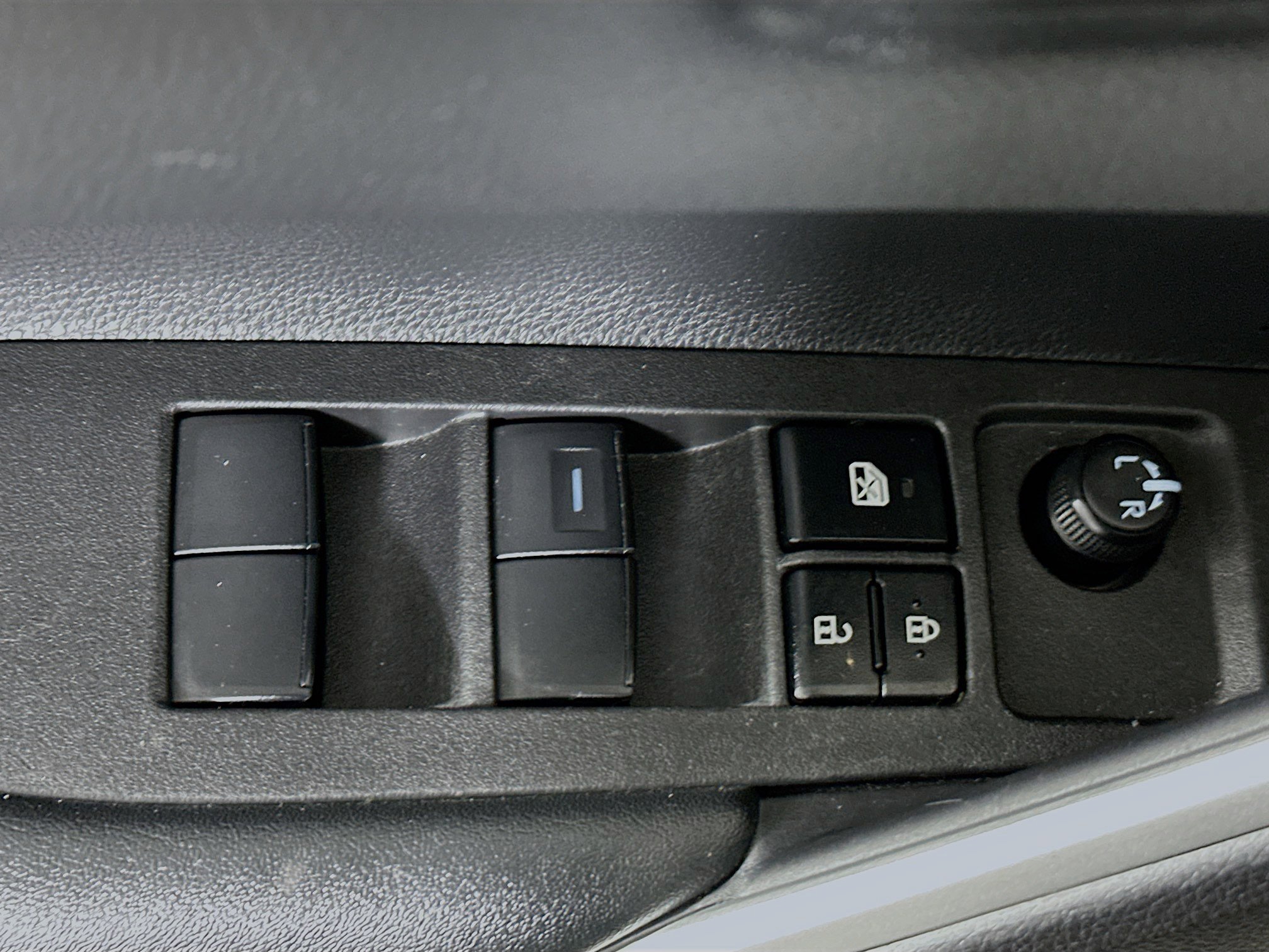 Used 2025 Toyota Corolla Cross LE image 14