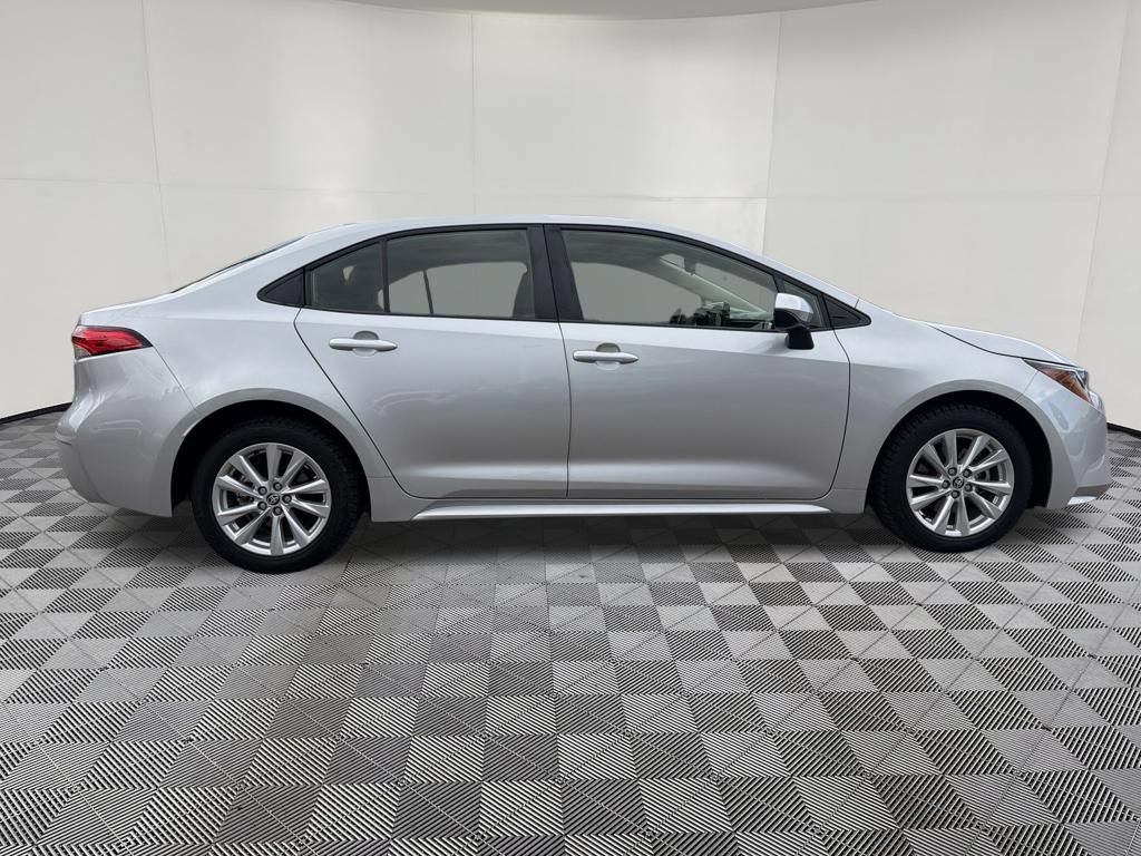 Used 2023 Toyota Corolla LE w/ LE Premium Package FWD image 10