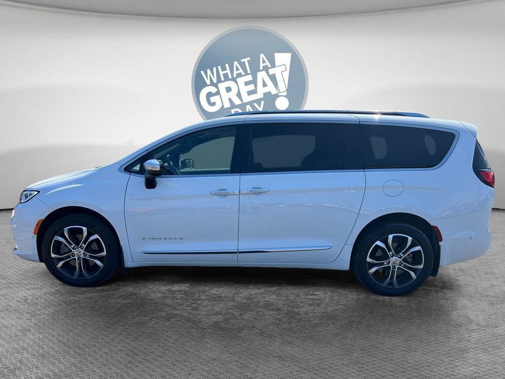 Certified 2023 Chrysler Pacifica Pinnacle AWD/4WD image 7